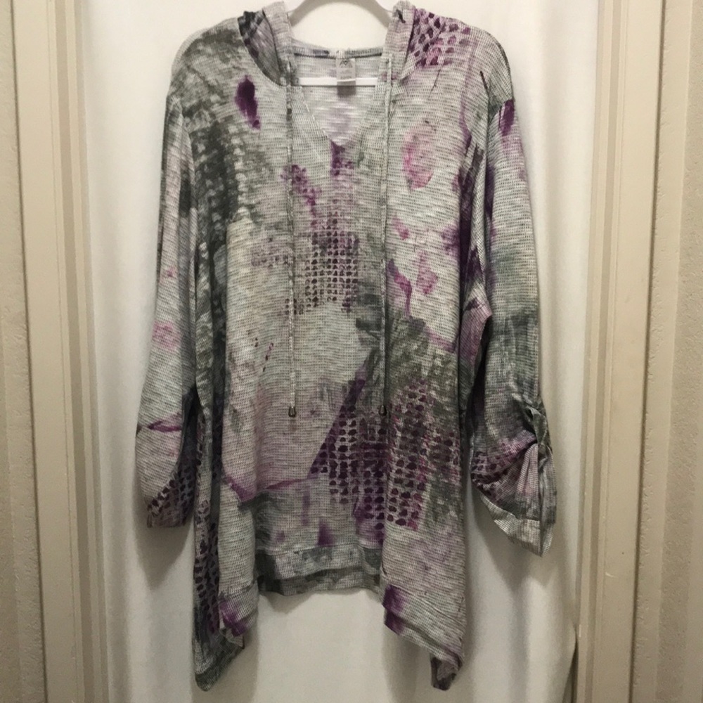 Long sleeve lighter weight hooded top with shark bite hem.